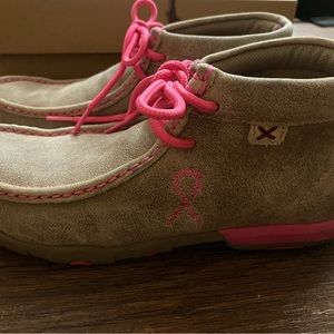 Like New! Only worn once! Twisted X Driving Mocs D toe size 7